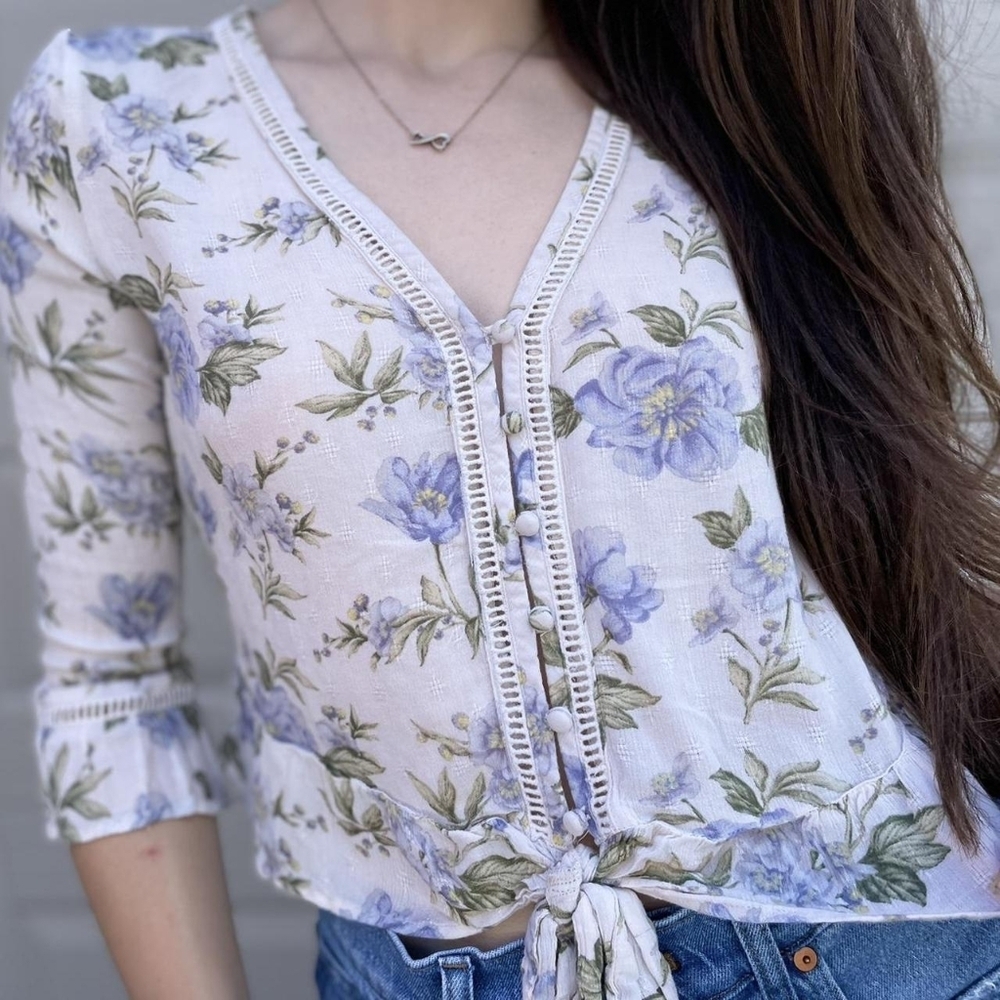 American Eagle Outfitters White Floral Tie-Front Blouse